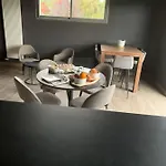 Le Clos Des Huy Pres 4*