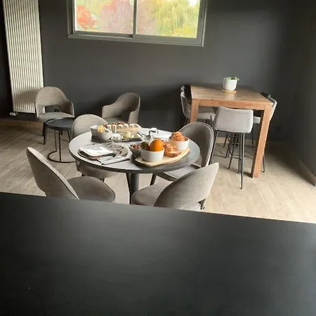 Le Clos Des Huy Pres 4*