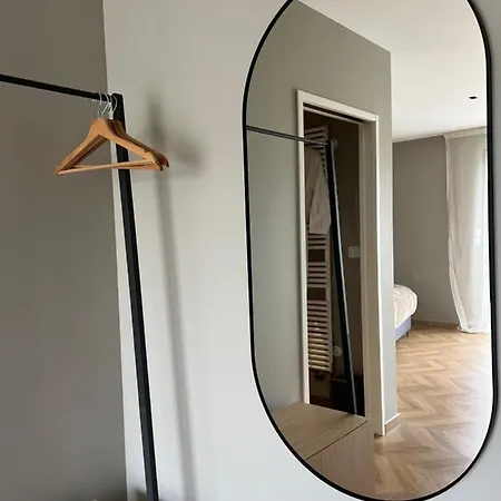 Le Clos Des Huy Pres Bed & Breakfast 4*