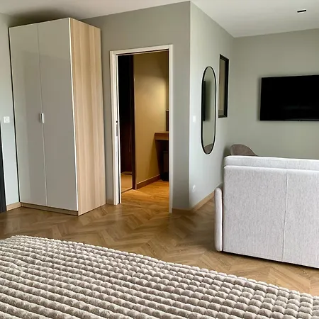 Le Clos Des Huy Pres Bed & Breakfast 4*